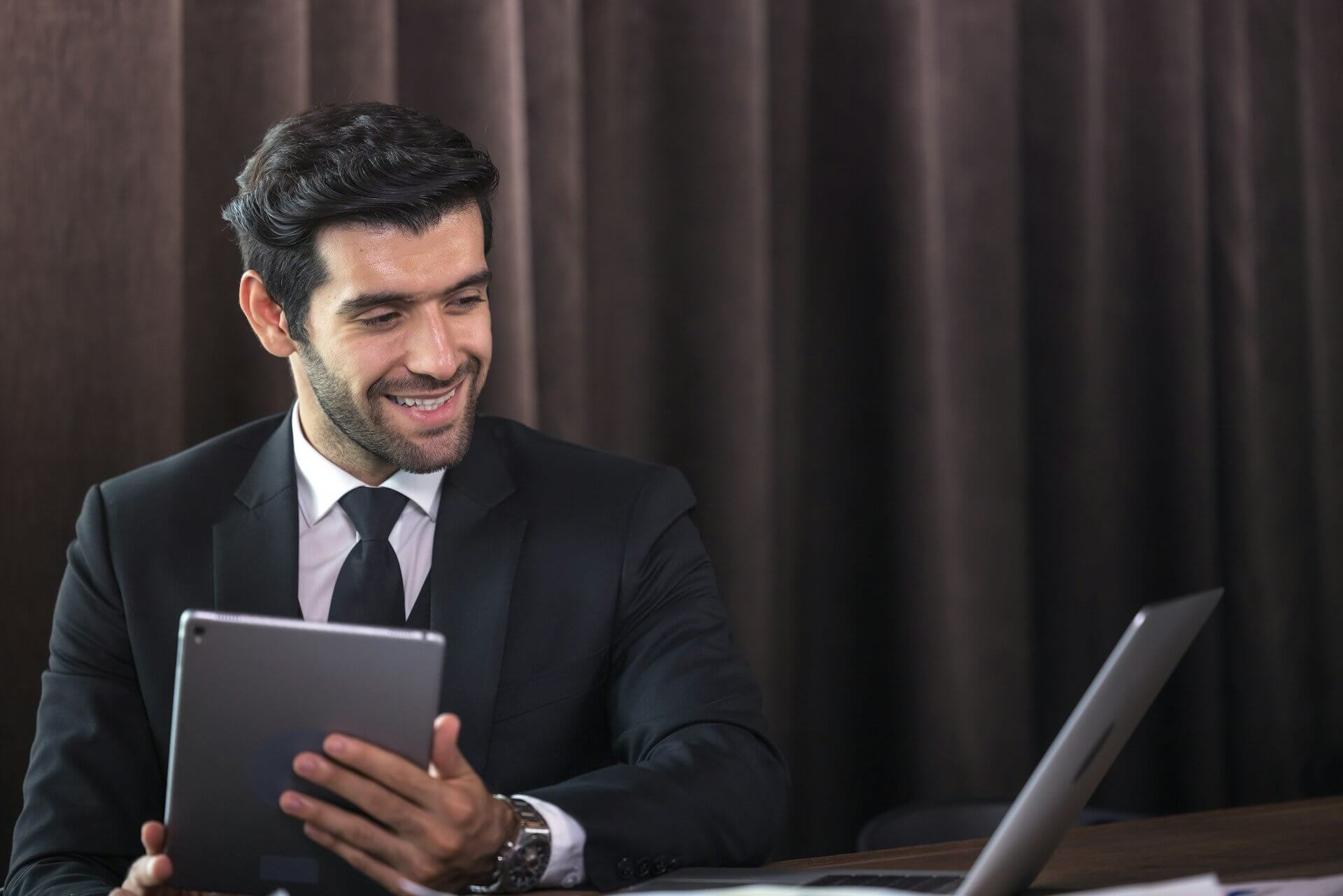 Clarifying Performance Metrics for Fair Employee Reviews