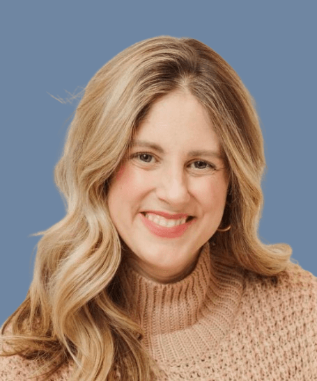 Courtney DiLaura headshot